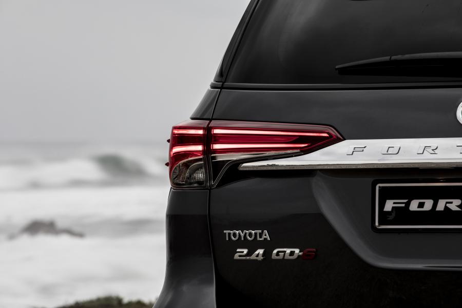Детали экстерьера Toyota Fortuner (AN160) 2016 года  (ZA) (фото 4 из 40)